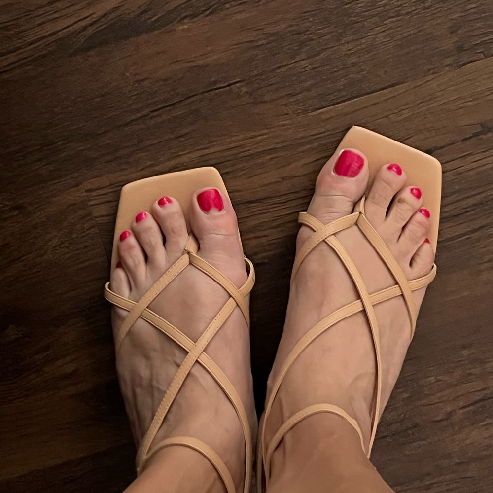 Vince Camuto cream sandals, - Picture 10 of 14